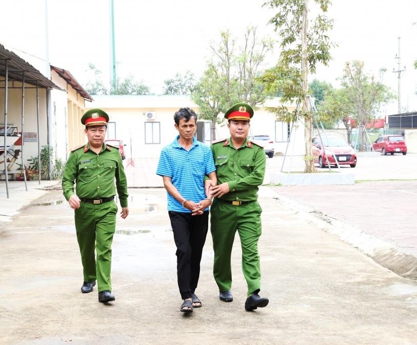 Gã hàng xóm 58 tuổi xâm hại bé gái 14 tuổi đến mang thai-1