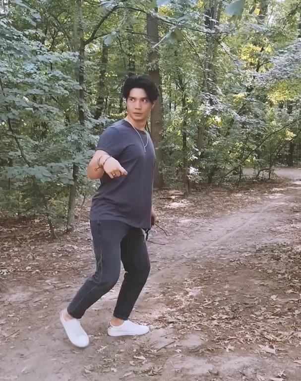 Hết hồn loạt tạo dáng lạ lùng của chồng Ngô Thanh Vân-4