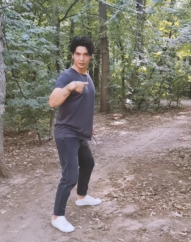 Hết hồn loạt tạo dáng lạ lùng của chồng Ngô Thanh Vân-5