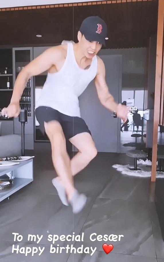 Hết hồn loạt tạo dáng lạ lùng của chồng Ngô Thanh Vân-8