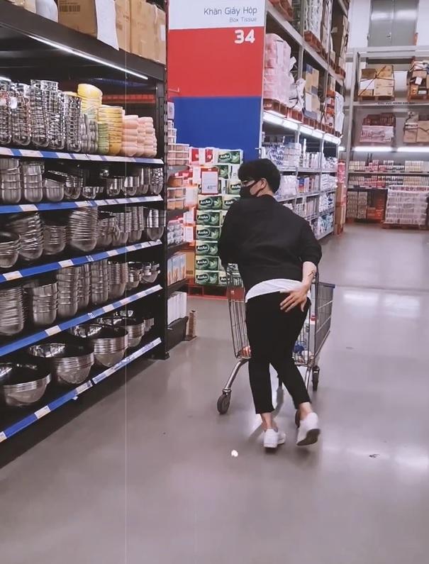 Hết hồn loạt tạo dáng lạ lùng của chồng Ngô Thanh Vân-16