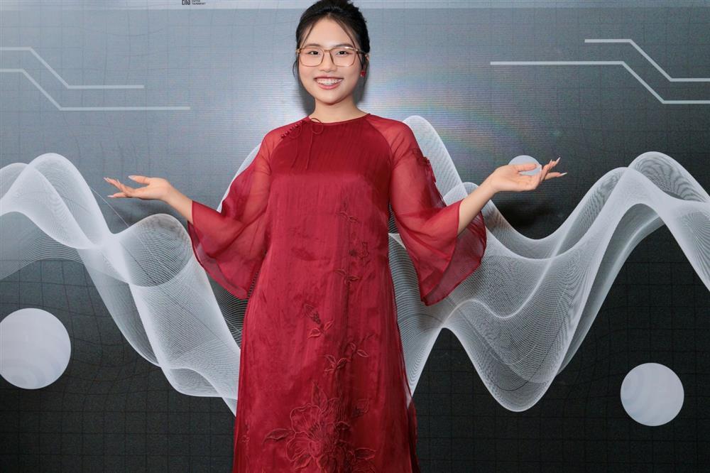 Phương Mỹ Chi tuổi 19: lập công ty riêng, trụ cột chính của gia đình-1