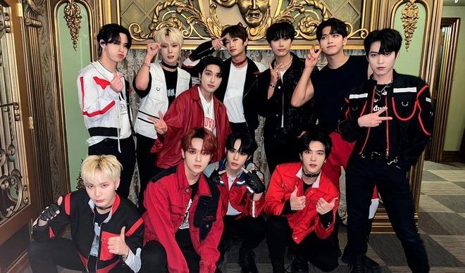 Nhóm nhạc nam Kpop bị bắt biểu diễn dù nhiễm Covid-19-3