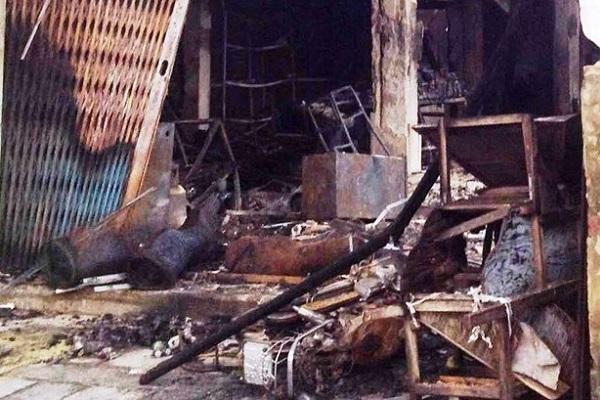 Mâu thuẫn gia đình, chồng tạt cả lọ axit vào mặt vợ-2