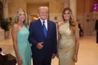 Ông Trump hội ngộ vợ cũ trước lễ cưới con gái Tiffany