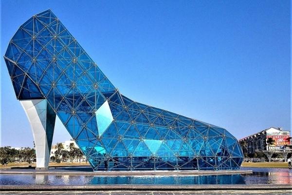 Nhà thờ 500 năm bất ngờ nổi lên giữa hồ cạn trơ đáy vì hạn hán ở Mexico-3