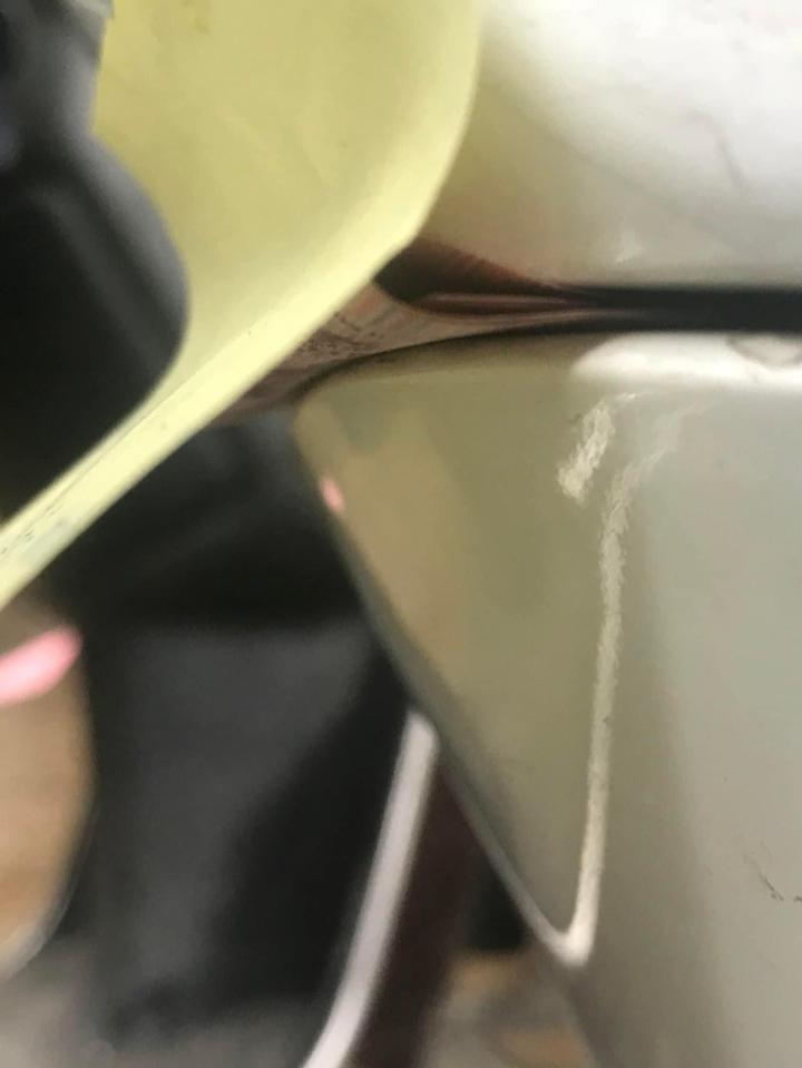 Bí mật giấu sau tờ giấy xin lỗi kẻ trộm áo mưa khiến chủ xe bất ngờ-2