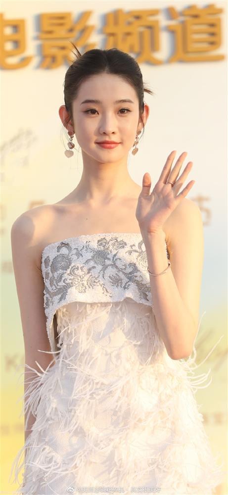 Quan Hiểu Đồng xuề xòa, Trần Nghiên Hy già dặn trên thảm đỏ-13