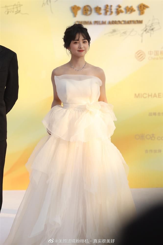 Quan Hiểu Đồng xuề xòa, Trần Nghiên Hy già dặn trên thảm đỏ-14