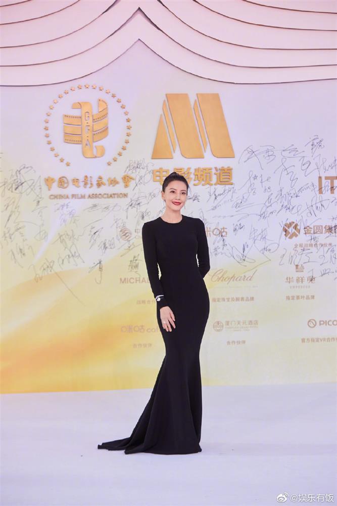 Quan Hiểu Đồng xuề xòa, Trần Nghiên Hy già dặn trên thảm đỏ-12