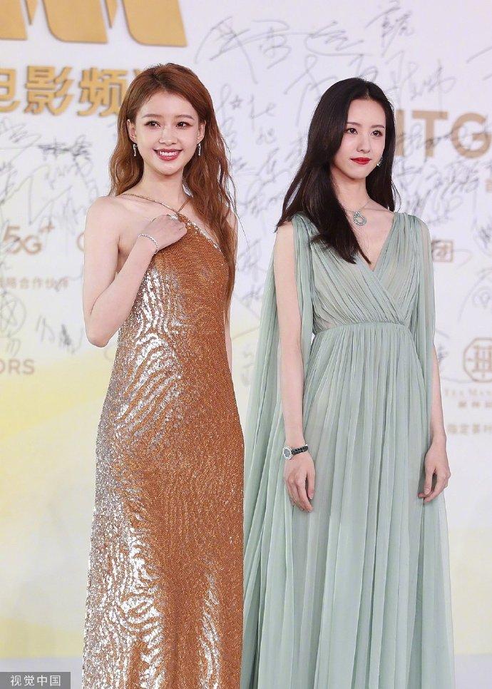 Quan Hiểu Đồng xuề xòa, Trần Nghiên Hy già dặn trên thảm đỏ-5