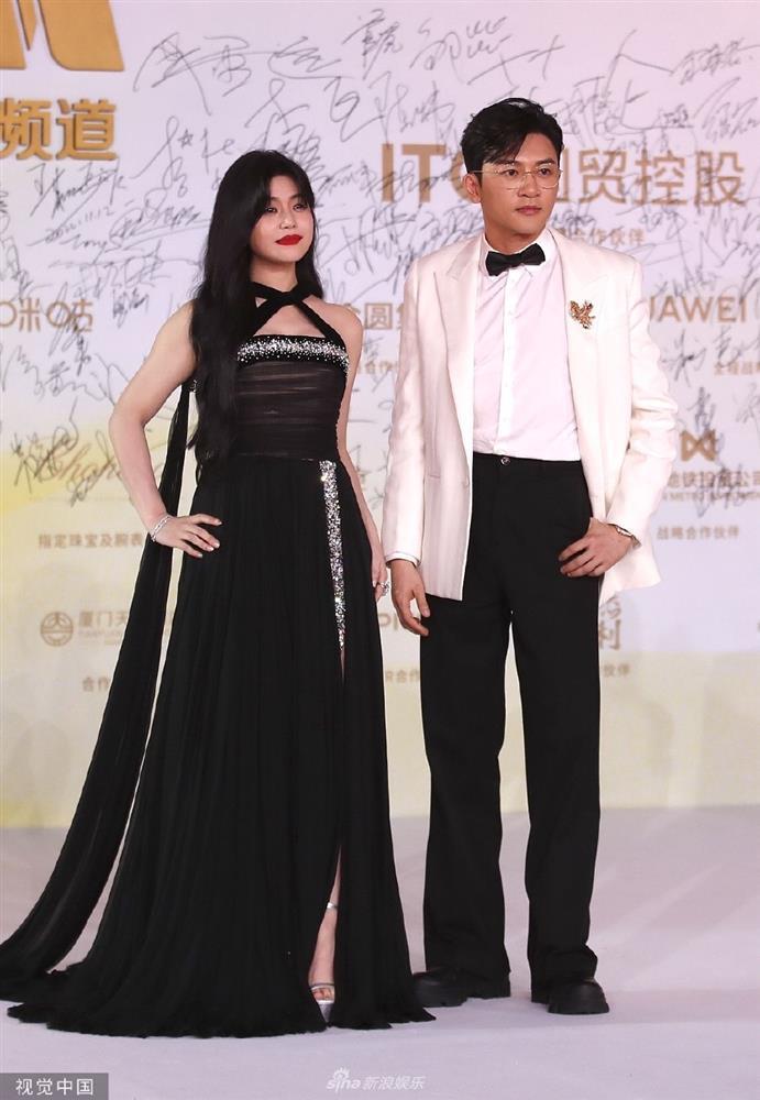 Quan Hiểu Đồng xuề xòa, Trần Nghiên Hy già dặn trên thảm đỏ-7