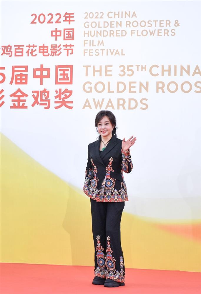 Quan Hiểu Đồng xuề xòa, Trần Nghiên Hy già dặn trên thảm đỏ-8