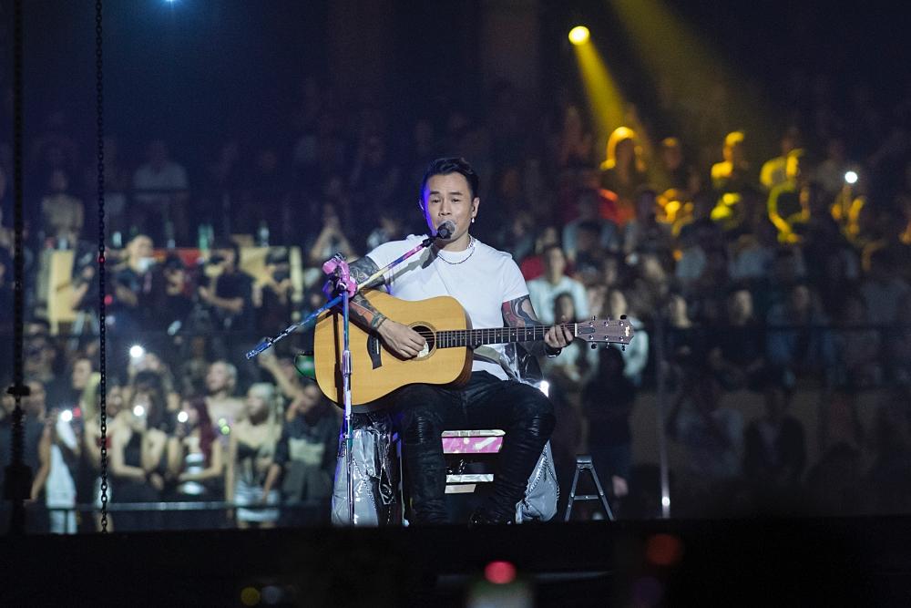 Châu Bùi muốn khóc khi được Binz thể hiện tình cảm trước 5000 khán giả-1