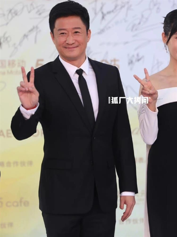 Chu Nhất Long loại ba ông hoàng phòng vé để trở thành Ảnh đế-8