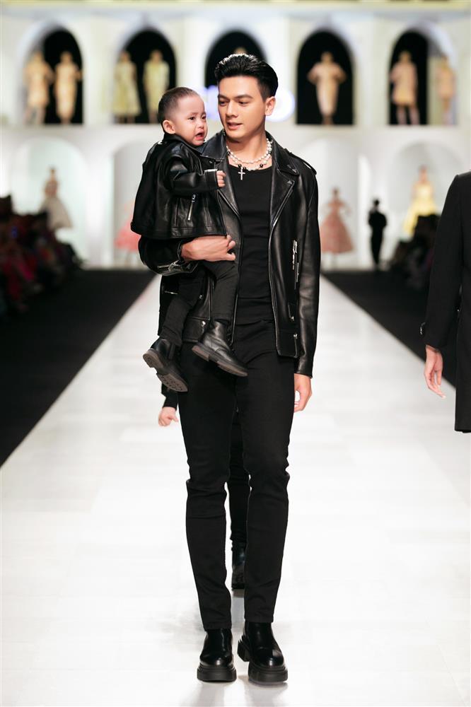 Đỗ Mạnh Cường cùng 10 con nuôi tự mở màn show thời trang-5