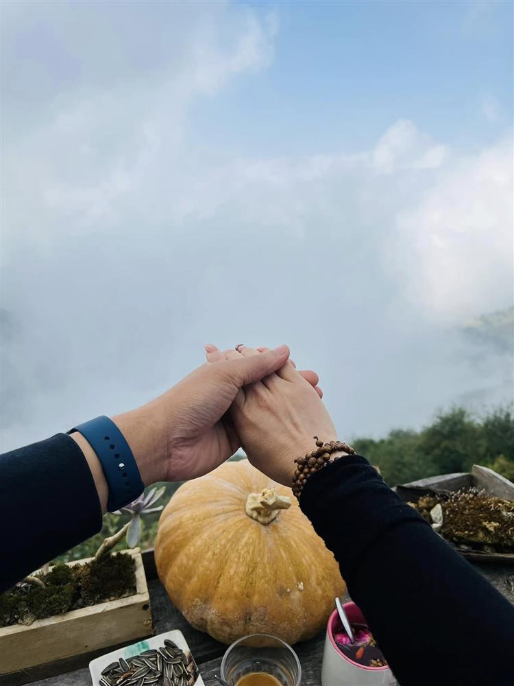 Hồng Đăng mừng sinh nhật vợ, netizen chú ý phòng uyên ương-2