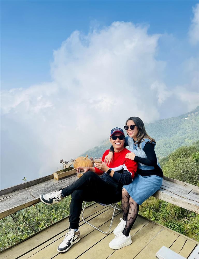 Hồng Đăng mừng sinh nhật vợ, netizen chú ý phòng uyên ương-4