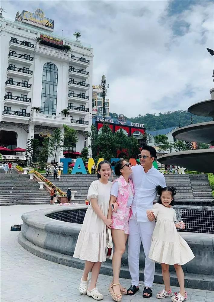 Hồng Đăng mừng sinh nhật vợ, netizen chú ý phòng uyên ương-8