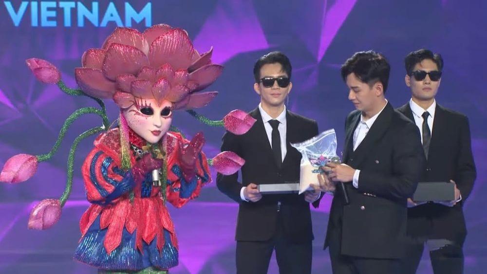 Hội đồng cố vấn Ca Sĩ Mặt Nạ được tặng quà: Trấn Thành sộp nhất-4