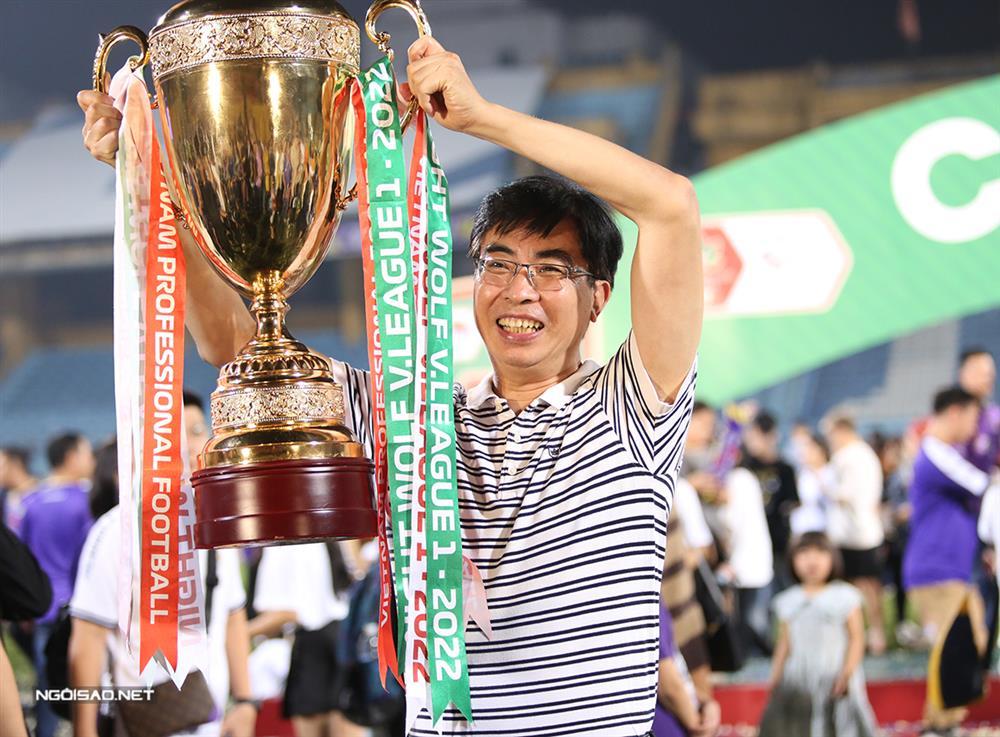 Đỗ Mỹ Linh ăn mừng cup vô địch cùng chồng, nhan sắc ra sao?-7