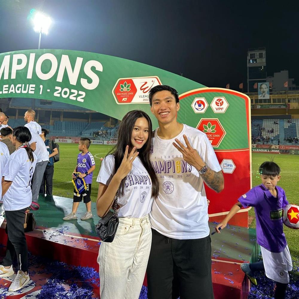 Doãn Hải My mặc đồng điệu bố mẹ Đoàn Văn Hậu, ra dáng con dâu-5