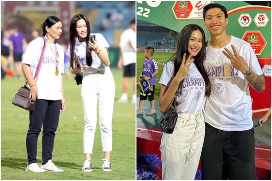 Doãn Hải My mặc đồng điệu bố mẹ Đoàn Văn Hậu, ra dáng 'con dâu'