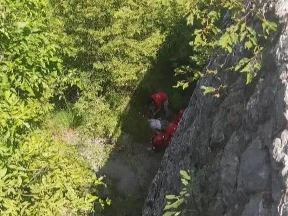 Bà Morgan đã bị rơi xuống vách đá cao 10 mét.