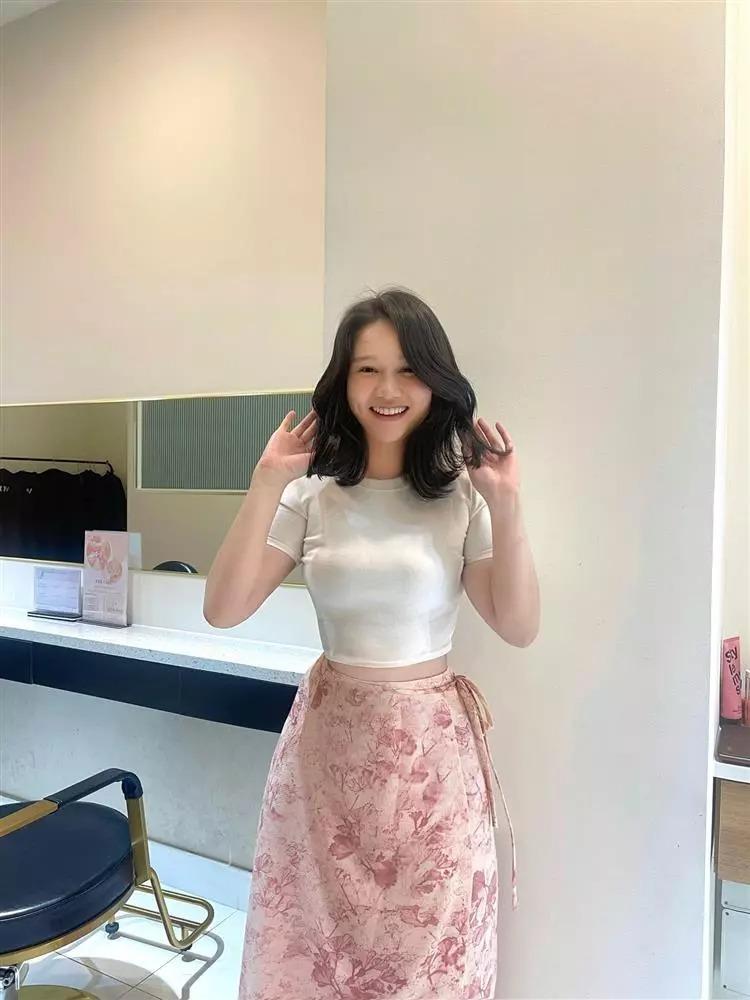 Nối gót Bùi Phương Nga, Liêu Hà Trinh cắt tóc sau đám cưới-5