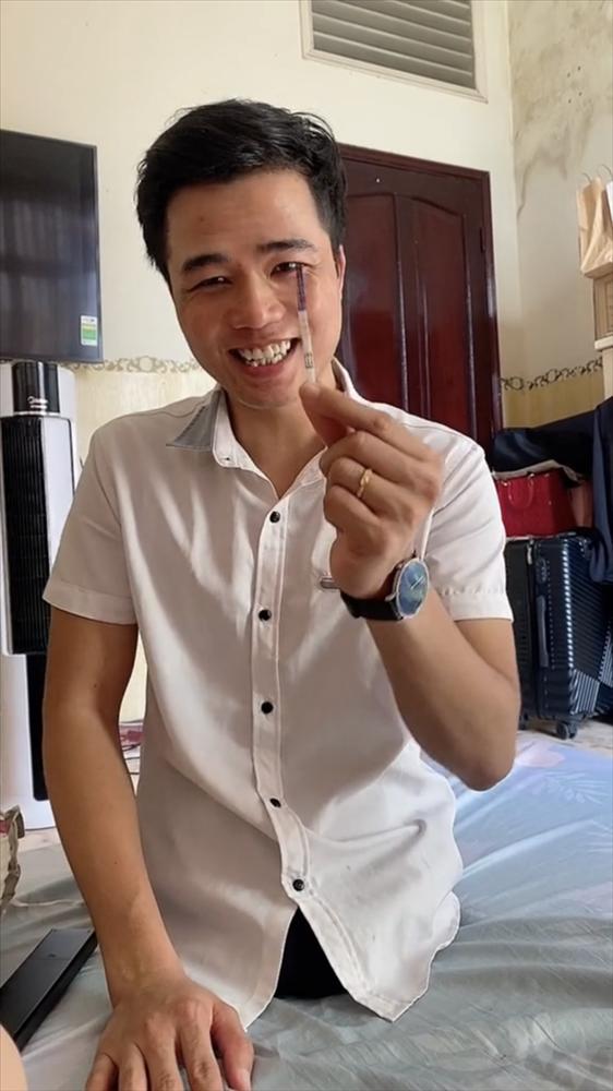 Vợ xinh đẹp mang bầu, chàng trai không chân cưng chiều hết mực-1