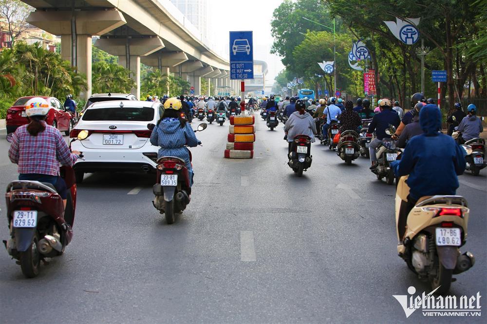 Phân làn đường Nguyễn Trãi bị lãng quên, xe cộ mạnh ai nấy đi-2