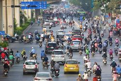 Phân làn đường Nguyễn Trãi bị 'lãng quên', xe cộ mạnh ai nấy đi