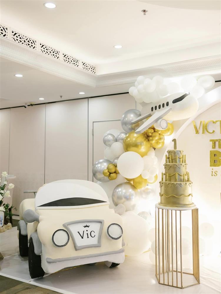 Bảo Thy khoe tiệc thôi nôi quý tử, nhìn ảnh sặc mùi tiền-4