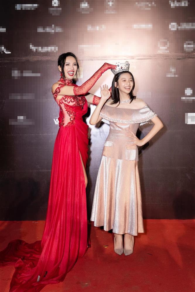 Con gái Ngọc Diễm thừa hưởng gene hoa hậu của mẹ-1