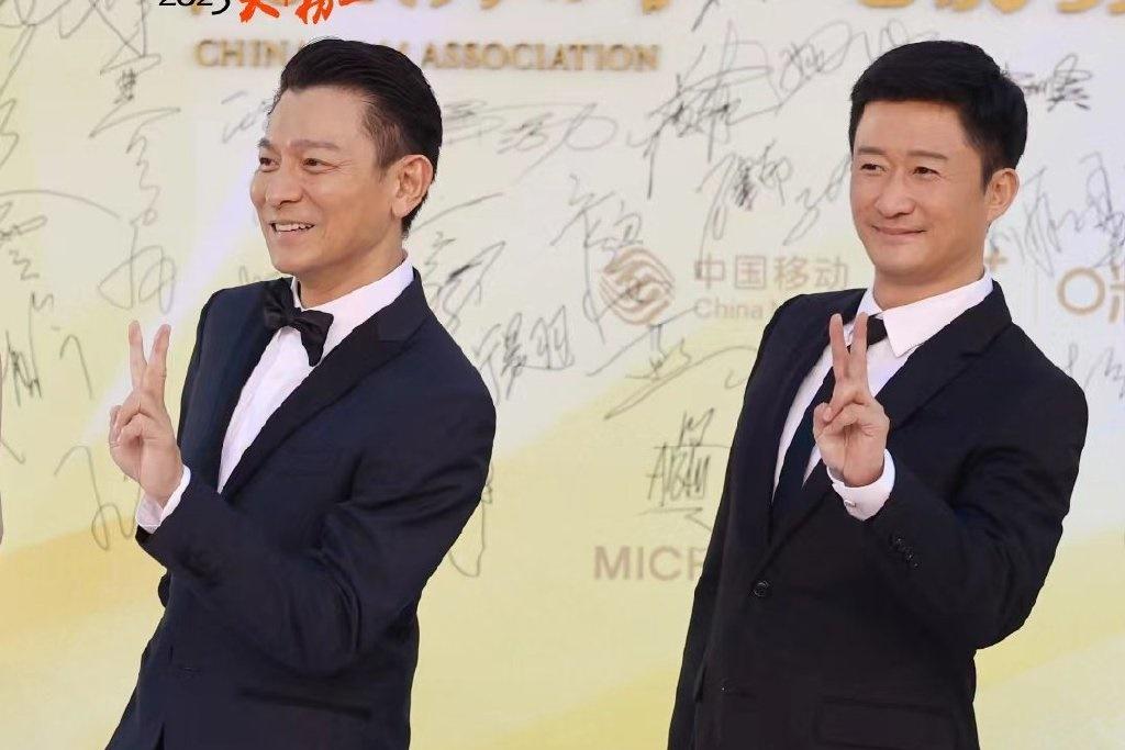 Mỹ nhân Hong Kong tóc bạc trắng, già dặn hơn nhiều tuổi 59-8