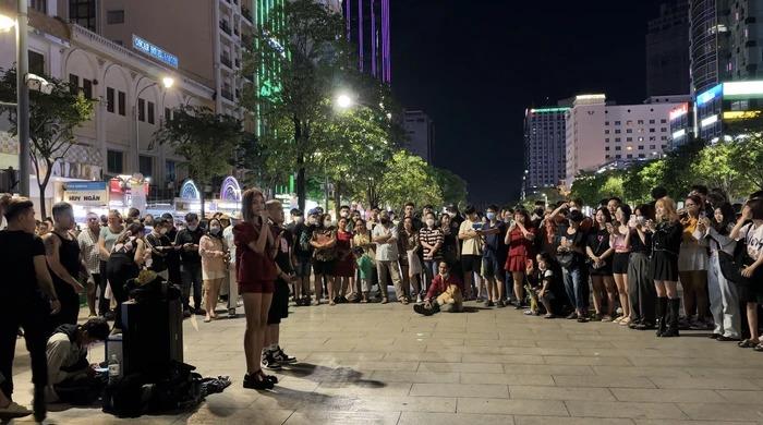 Hotgirl trứng rán Trần Thanh Tâm ra phố đi bộ kêu gọi ủng hộ thi hoa hậu-2