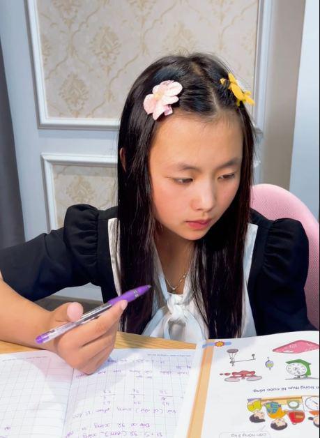 Phúng Phính Hà Giang khoe ảnh lạ, cư dân mạng khen hết mực-2