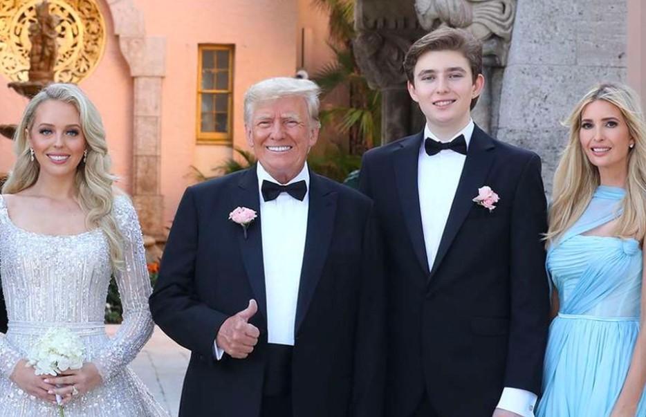 Con út nhà ông Trump nổi bật với chiều cao hơn 2m ở tuổi 16-1