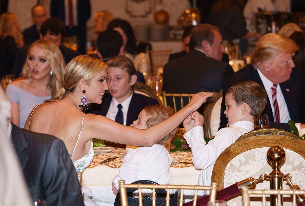 Con út nhà ông Trump nổi bật với chiều cao hơn 2m ở tuổi 16-6