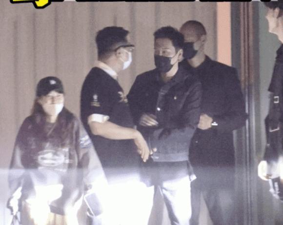 Phùng Thiệu Phong say khướt, nắm tay đạo diễn cầu xin tài nguyên-4