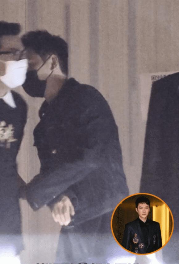 Phùng Thiệu Phong say khướt, nắm tay đạo diễn cầu xin tài nguyên-5