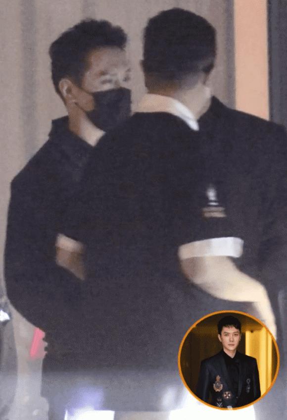 Phùng Thiệu Phong say khướt, nắm tay đạo diễn cầu xin tài nguyên-6