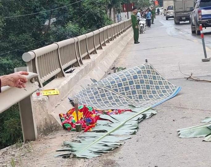 Liên tiếp xảy ra 2 vụ tai nạn, 2 người phụ nữ tử vong tại chỗ-1