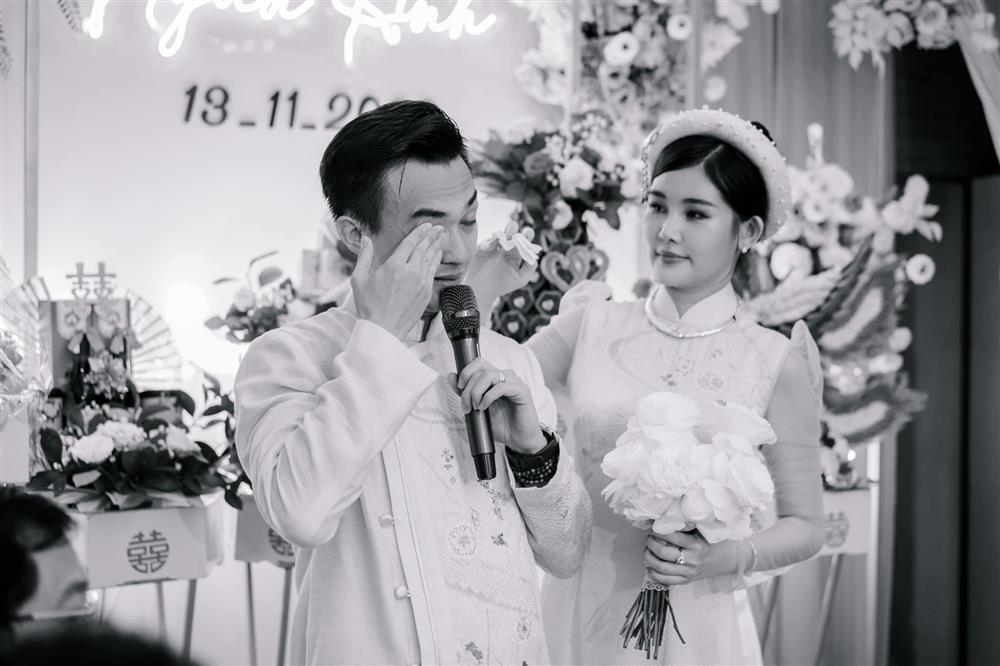 Chồng Lê Âu Ngân Anh khóc trong đám cưới ở Bình Định-9