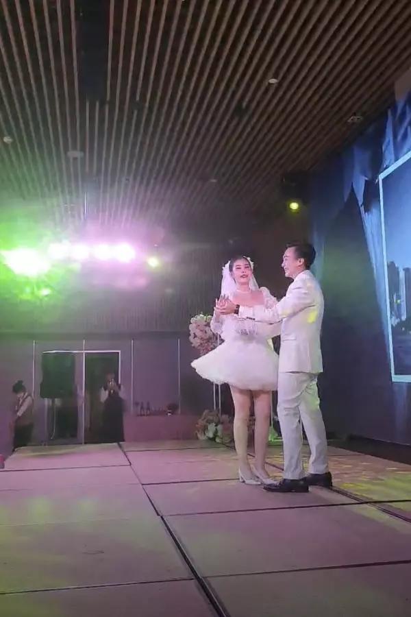 Chồng Lê Âu Ngân Anh khóc trong đám cưới ở Bình Định-11