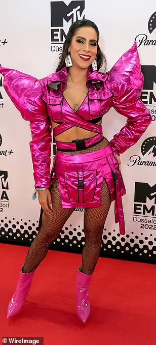 Những bộ cánh thảm họa tại MTV EMAs 2022-6