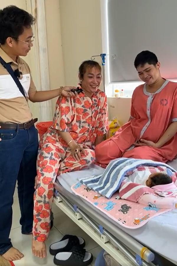 Cuộc sống người đàn ông Bình Dương khi mang bầu thay vợ-1