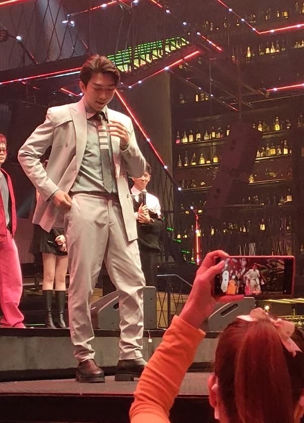 Sam bị lột giày, Ngô Kiến Huy bị lột đồ giữa đám đông-2