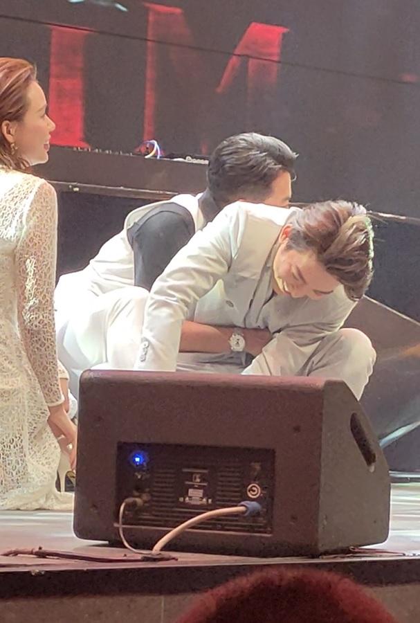 Sam bị lột giày, Ngô Kiến Huy bị lột đồ giữa đám đông-9