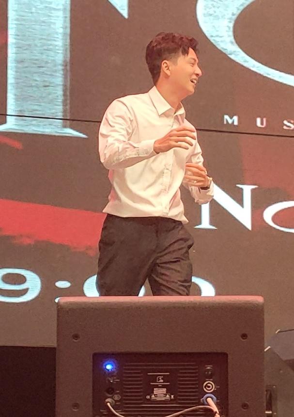 Sam bị lột giày, Ngô Kiến Huy bị lột đồ giữa đám đông-14